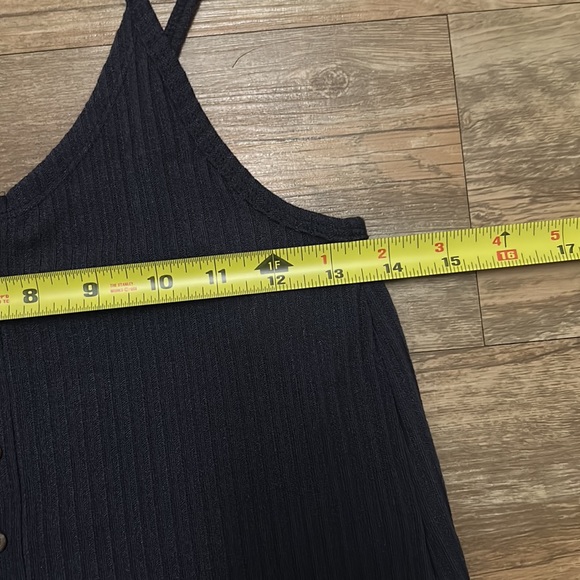 AEO grey button detail tank NWT - Picture 6 of 12